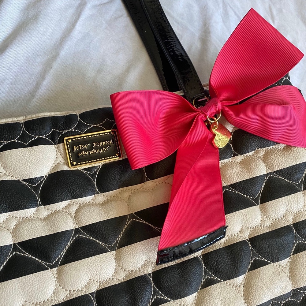 Betsey Johnson Tote Bag - Picture 2 of 4